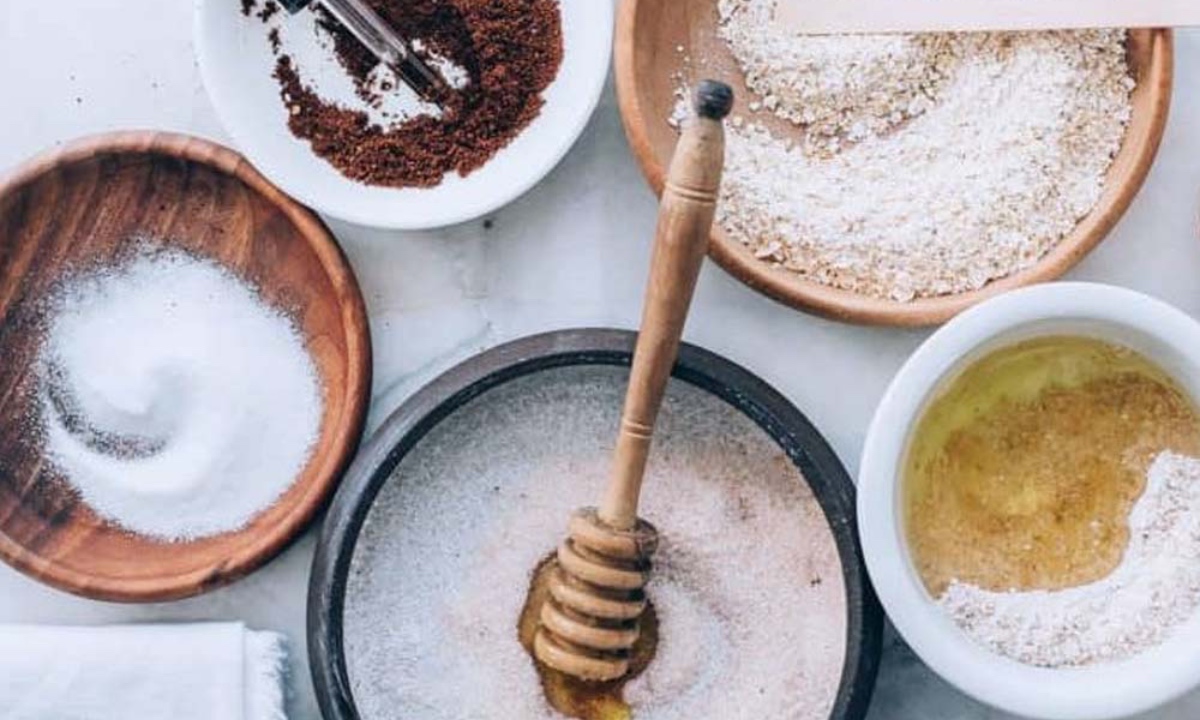 DIY टॅन रिमूव्हल स्क्रब