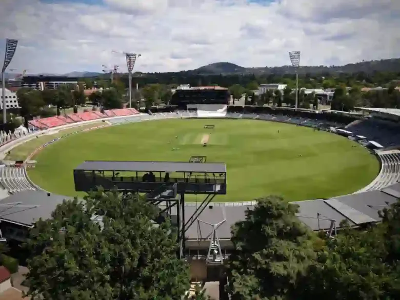 कॅनबेरामधील नयनरम्य मनुका ओव्हल