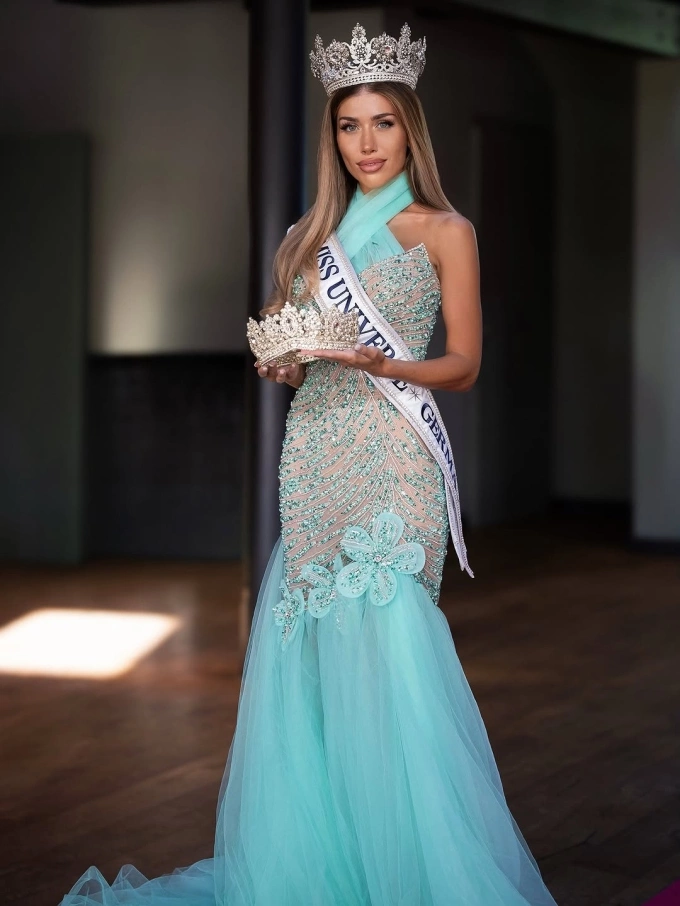 डायना फास्ट, जिने मिस युनिव्हर्स 2025 स्पर्धेत जर्मनीचे प्रतिनिधित्व केले. फास्ट्स इंस्टाग्रामवरील फोटो