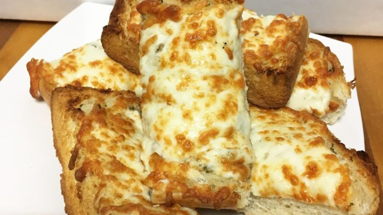 एक्स्ट्रा चीझी गार्लिक ब्रेड रेसिपी