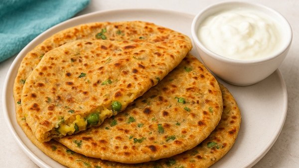 आलू मटर भरलेला पराठा