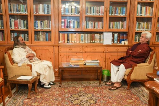 'काश्मीरचे तरुण गतिमान, क्षमतांनी परिपूर्ण आहेत': गुरुदेव श्री श्री रविशंकर 20,000 लोकांचे ड्रग्जमुक्त प्रतिज्ञा