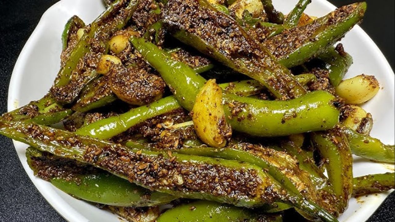 राजस्थानी हिरवी मिरची लसूण लोणचे