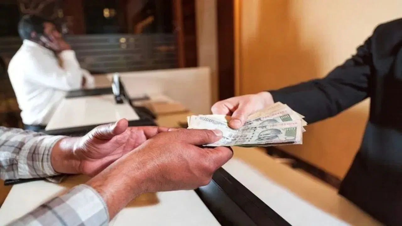 10 वर्षांनंतर बँकेने तुमची शिल्लक RBI च्या डिपॉझिटर एज्युकेशन अँड अवेअरनेस फंड (DEAF) मध्ये हस्तांतरित केली असली तरीही तुमचे पैसे सुरक्षित असतील. खाते पुन्हा सक्रिय केल्यानंतर, तुम्ही बँकेमार्फत RBI कडून दावा करू शकता. ही प्रक्रिया सर्वात लांब आहे, कारण त्यात तुमचे मागील रेकॉर्ड, स्वाक्षरी आणि ओळख यांची तपशीलवार तपासणी समाविष्ट आहे.