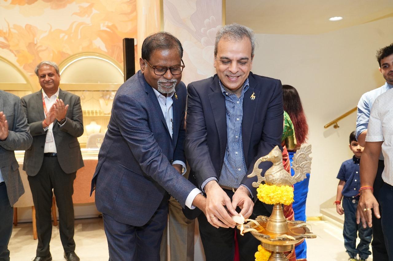 LR - राजेंद्रन गणपती, पुरवठा साखळीचे प्रमुख, Indriya_ संदीप कोहली, CEO, Indriya