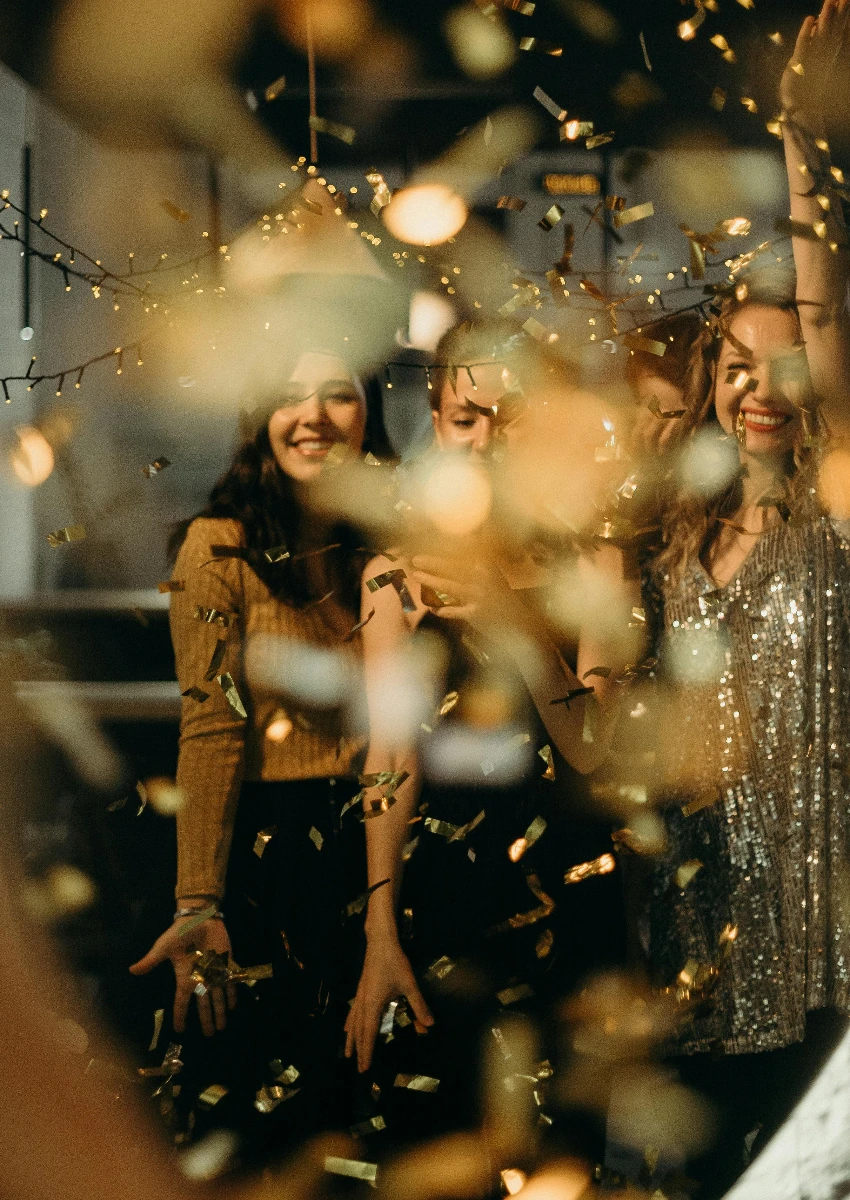 कलाकारांच्या पार्टीत मुलांना ट्रस्ट फंड