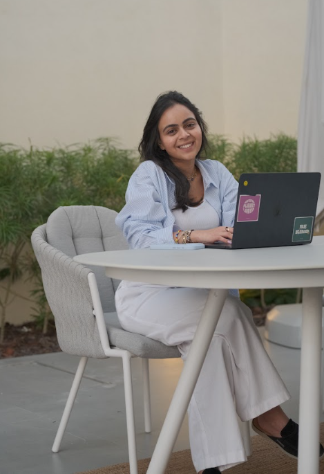 हंसिका छाब्रिया संस्थापक, वन लेस २