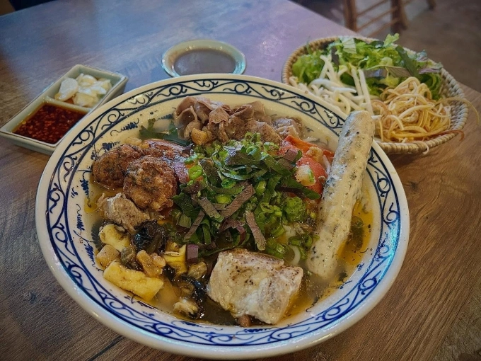 फु टाय हो गोगलगाय वर्मीसेलीचा एक भाग नुकताच मेनूमध्ये जोडला गेला आहे. फोटो: NVCC