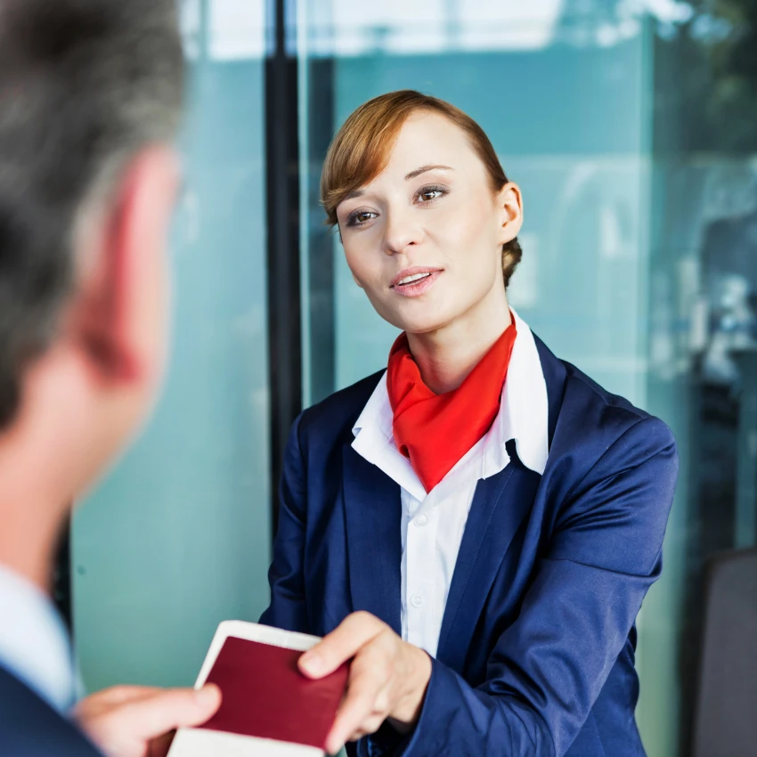 नोकऱ्या जिथे महिला तिकीट एजंट पुरुषांपेक्षा जास्त कमावतात