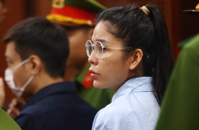 Nguyen Thi Thai Hang 19 नोव्हेंबर 2025 रोजी HCMC लोक न्यायालयात दिसले. वाचा/Quynh Tran द्वारे फोटो