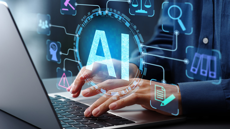 AI होलोग्रामसह संगणकावरील व्यक्ती.