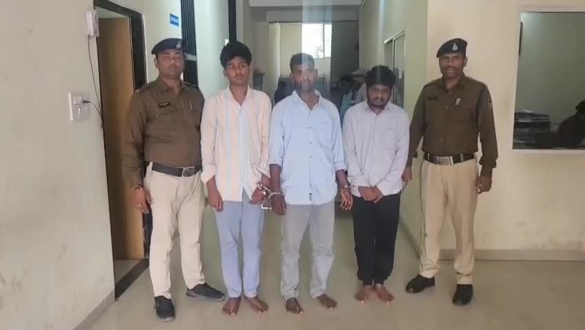 गुगलच्या साहाय्याने वसतिगृहे शोधायची, लॅपटॉप, मोबाईल ठेवायचे टार्गेट, तामिळनाडूतील चोरट्यांची टोळी पकडली