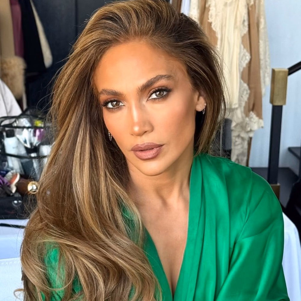 त्याची फी त्याचे जागतिक स्टारडम आणि मूल्य दर्शवते. मात्र, नेत्रा मंतेनाच्या लग्नासाठी जेनिफर किती फी आकारत आहे हे अद्याप कळू शकलेले नाही.