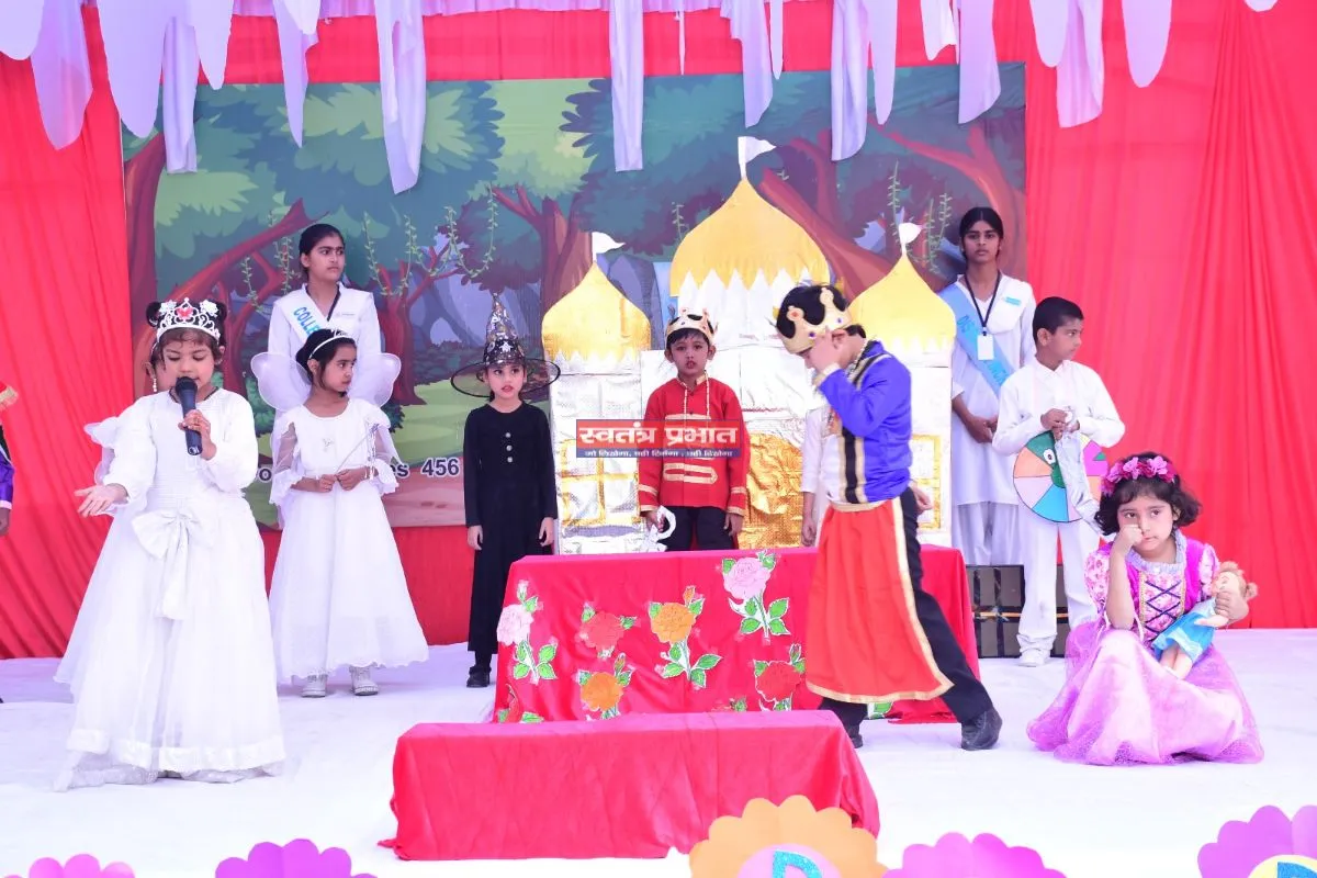 लखनौ करिअर कॉन्व्हेंट कॉलेजमध्ये बालवाडी वर्गाचे सादरीकरण