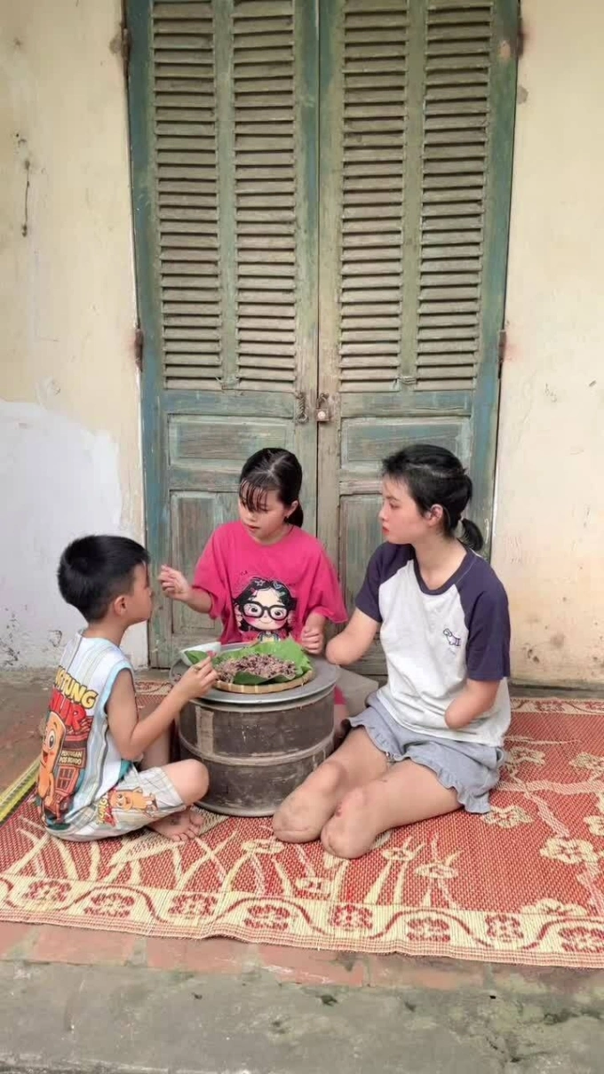 हातपाय गमावलेल्या स्त्रीला आईचे प्रेम जिवंत करते