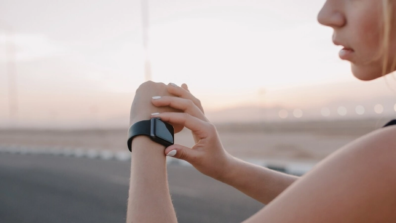 गुगल फिटबिट फिटनेस ट्रॅकर १ Fitbit फिटनेस ट्रॅकर