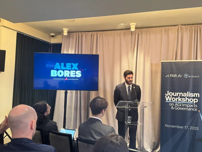 17 नोव्हेंबर 2025 रोजी वॉशिंग्टन, डीसी येथे आयोजित कार्यक्रमात ॲलेक्स बोरेस बोलत आहेत.