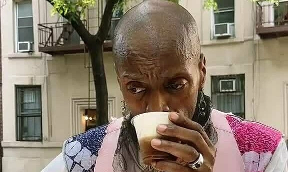 अमेरिकन ग्राहक न्यूयॉर्कमध्ये व्हिएतनामी फिल्टर कॉफी वापरून पहा