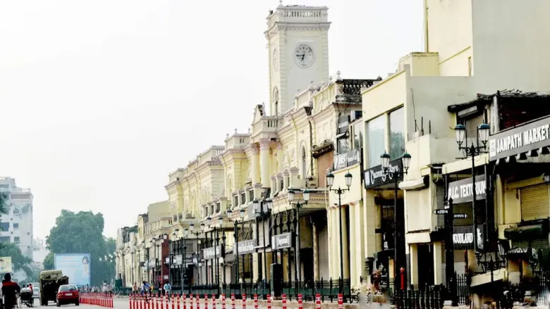 लखनौचा सांस्कृतिक वारसा, कौटुंबिक-अनुकूल स्थळे आणि दोलायमान आकर्षणाचा अनुभव घ्या.