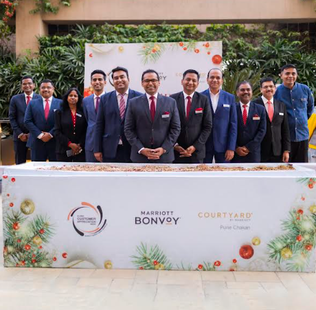 मॅरियट पुणे चाकण तर्फे कोर्टयार्ड येथे केक मिक्सिंग सोहळा