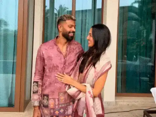 हार्दिक पांड्याने गर्लफ्रेंड महिका शर्मासोबत केली भक्तीपूजा, व्हिडिओमध्येही रोमान्स