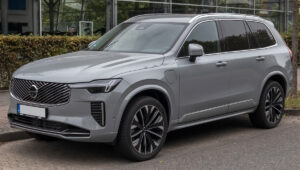 Volvo XC90 2025 पुनरावलोकन: प्रगत सुरक्षा आणि आरामासह लक्झरी 3-रो एसयूव्ही