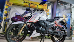 TVS Apache RTR 200 4V पुनरावलोकन: भारतातील एक स्टाइलिश, शक्तिशाली आणि विश्वासार्ह स्ट्रीट बाइक