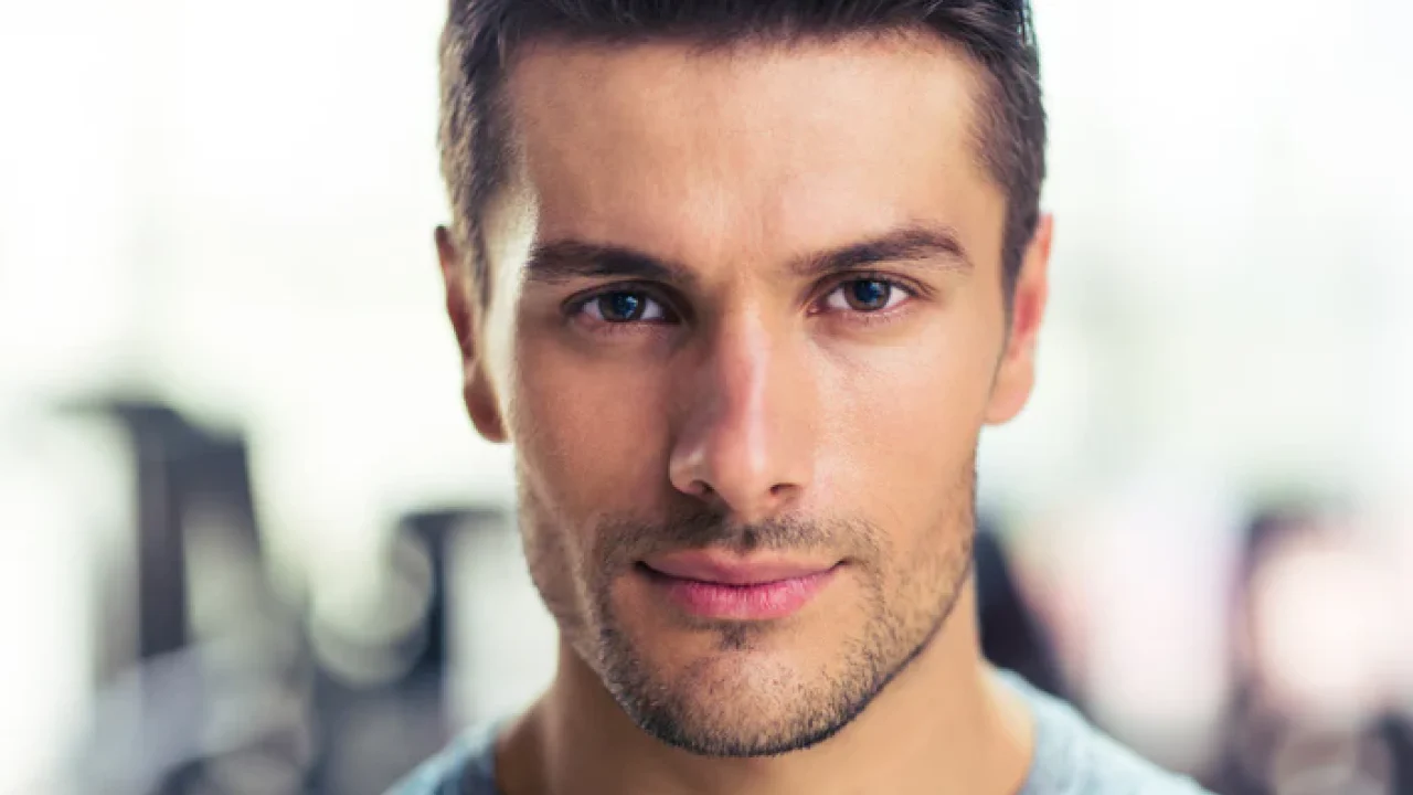 परफेक्ट स्टबल दाढी कशी मिळवायची (पूर्ण मार्गदर्शक)