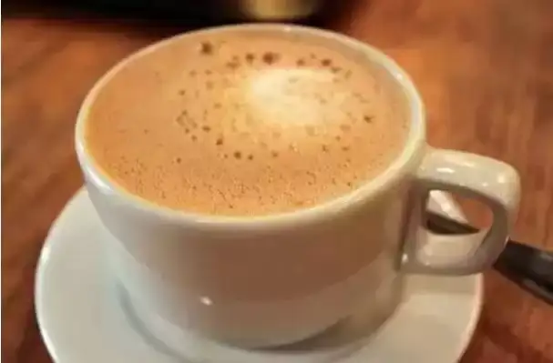 सकाळी रिकाम्या पोटी चहा प्यायल्यानंतर कोणत्या गोष्टी टाळाव्यात?