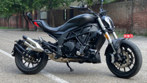 Benelli 502C: शक्तिशाली लुक आणि उत्कृष्ट कामगिरीसह क्रूझर सेगमेंटचा नवीन राजा