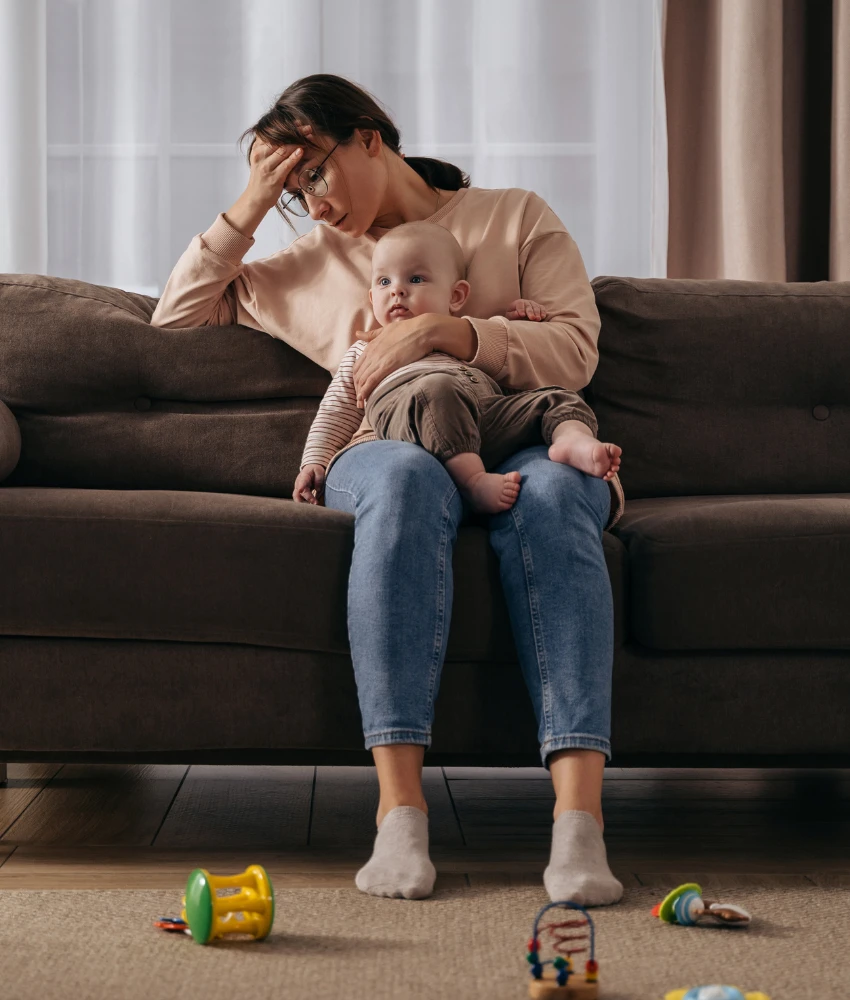 जी स्त्री आपल्या बाळावर प्रेम करते पण तिला नेहमीच आई व्हायला आवडत नाही