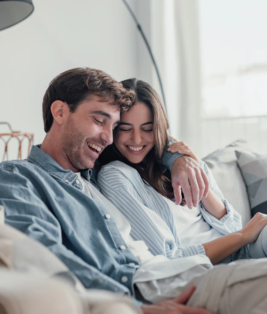 जोडपे जोडण्यासाठी एकटे वेळ घालवतात