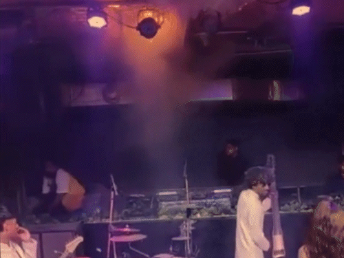 आगीनंतर क्लबमध्ये गोंधळाचे वातावरण निर्माण झाले होते.