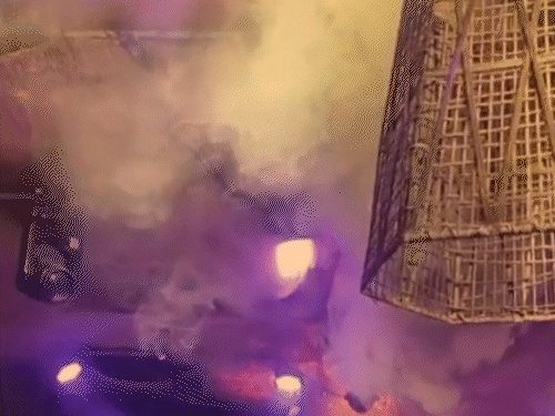 आग लागल्यानंतर क्लबमध्ये धुराचे लोट दिसत होते, त्यामुळे लोकांचा गुदमरला होता.