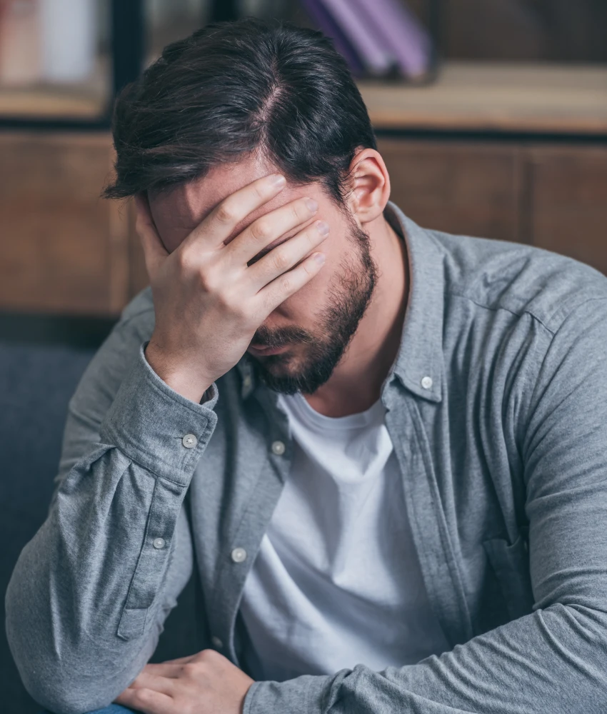 बर्नआउट अनुभवत हजार वर्षांचा माणूस