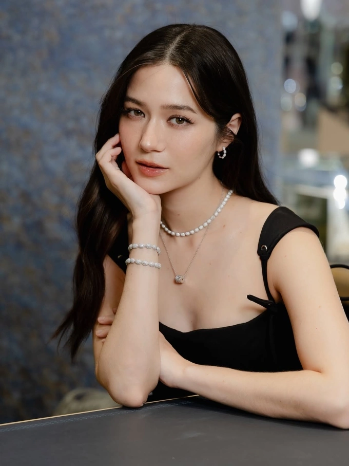 थाई गायिका व्हायोलेट वॉटियर. Wautiers Instagram वरील फोटो