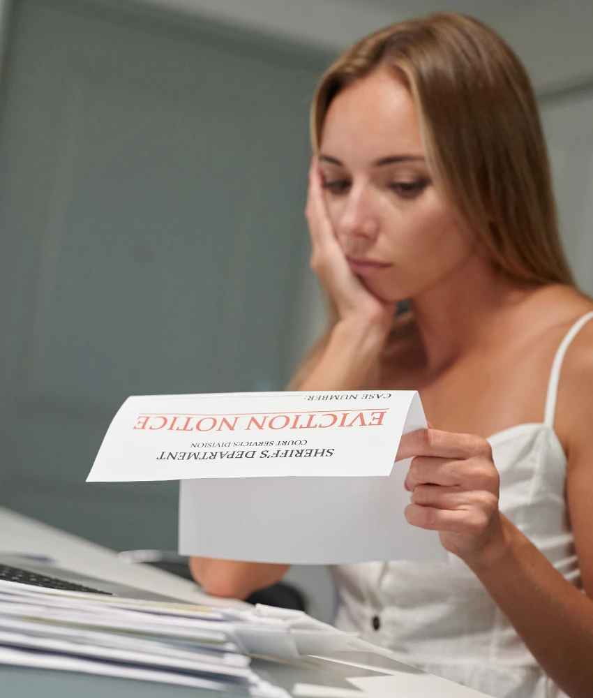 ज्या स्त्रीला जीवनाचा किमान दर्जा परवडत नाही तिला बेदखल केले जाते