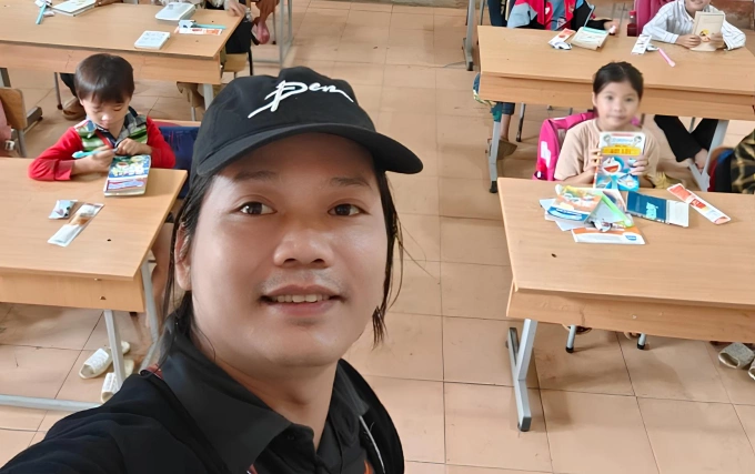 2024 पासून कार्यरत असलेल्या Nurturing Children प्रकल्पाचे संस्थापक श्री. Hoang Hoa Trung. फोटो: Facebook Hoang Hoa Trung