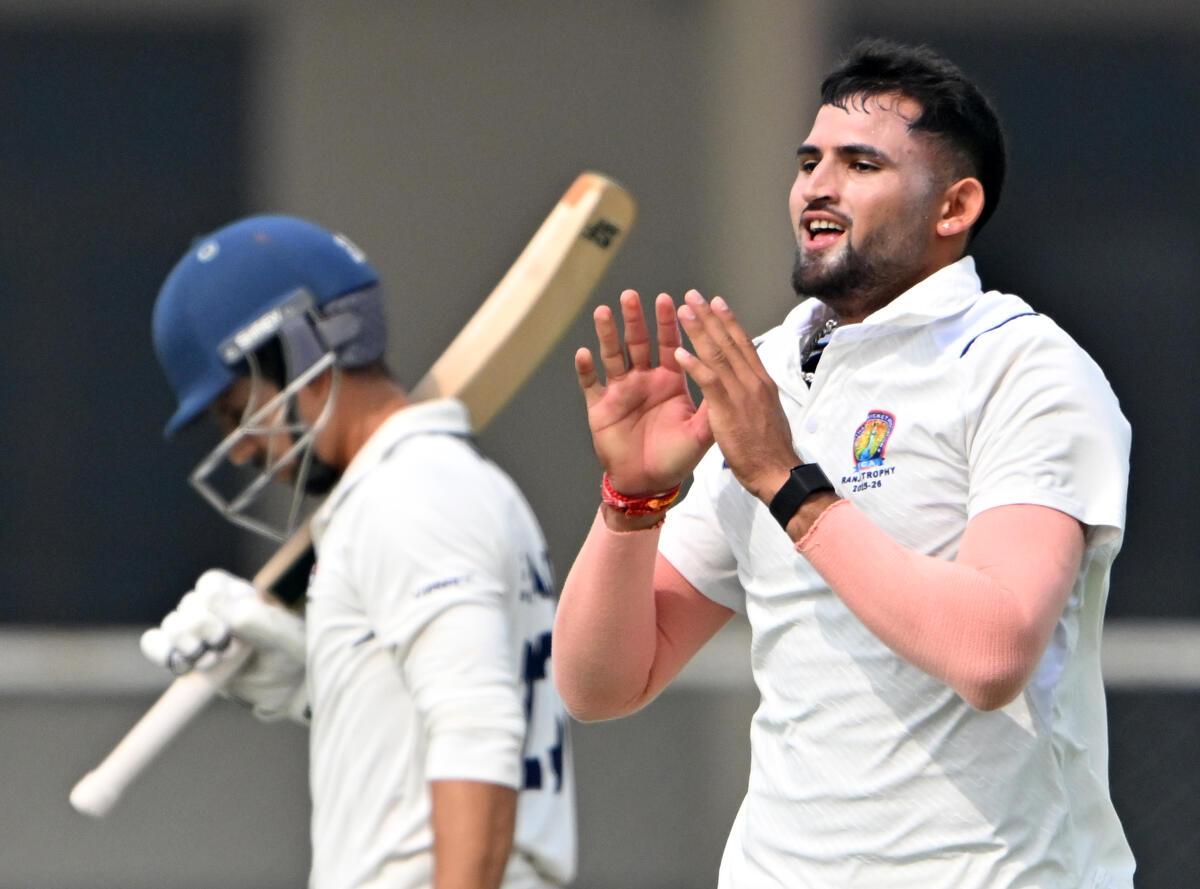 राजस्थानचा अशोक शर्मा कृतीत आहे. 