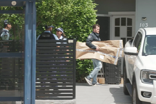 पोलिसांनी साजिद आणि नवीद अक्रम यांच्या भाड्याच्या घरावर छापा टाकून दोन बंदुका जप्त केल्या. (स्रोत- द एज)