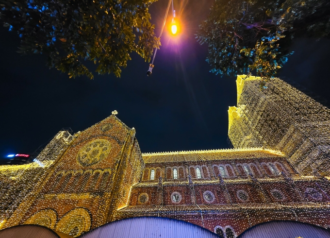 RuNam D'or पासून Notre Dame Cathedral मधून दृश्य. फोटो: Ngo Tran Hai An