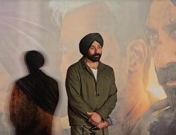 बॉर्डर 2 टीझर लॉन्च: धर्मेंद्र यांच्या मृत्यूनंतर मुंबईत पहिल्या सार्वजनिक देखाव्यादरम्यान सनी देओल रडला, ट्रोल झाला