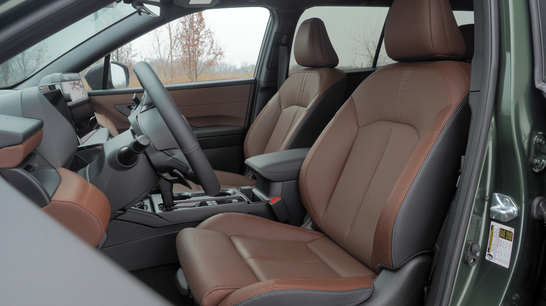 2026 सुबारू आउटबॅक समोरच्या जागा