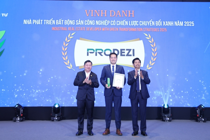 इंडस्ट्रियल रिअल इस्टेट फोरम 2025 मध्ये प्रोडेझी लाँग एन यांना ग्रीन ट्रान्सफॉर्मेशन स्ट्रॅटेजी 2025 सह इंडस्ट्रियल रिअल इस्टेट डेव्हलपर म्हणून सन्मानित करण्यात आले. फोटो सौजन्याने प्रोडेझी
