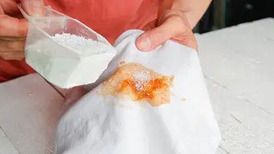 शाई-किंवा-हट्टी-घामाचा-डाग-तुमच्या-शर्टवर-एक-100-रुपय-वस्तू-मिनिटांत-काम-करतील