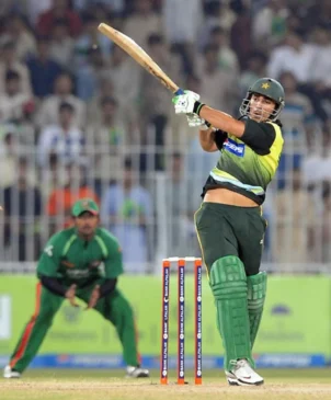 नासिर जमशेद 5 सर्वात लहान