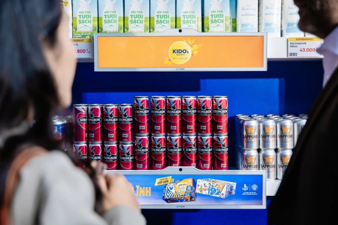 रिटेल बॉटमीडिया मॉडेल देशभरातील रिटेल आउटलेट आणि सुपरमार्केटवर लक्ष केंद्रित करते. चिसिलॉन डिजिटल मीडियाचे छायाचित्र सौजन्याने