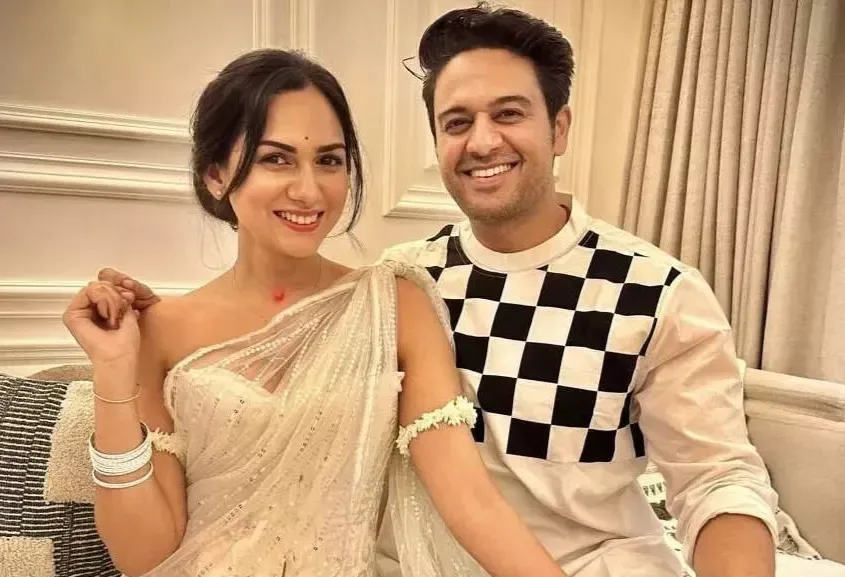 आकांशा आणि गौरव फोटो