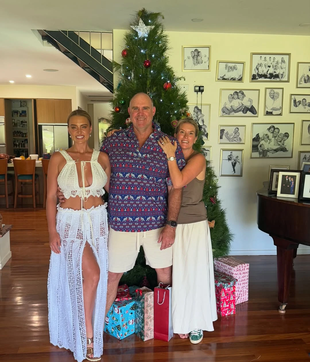 ग्रेस हेडन तिच्या पालकांसह