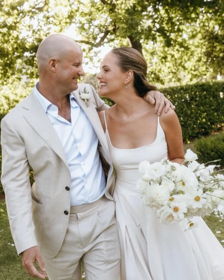 अँड्र्यू स्ट्रॉस त्याच्या पत्नीसह